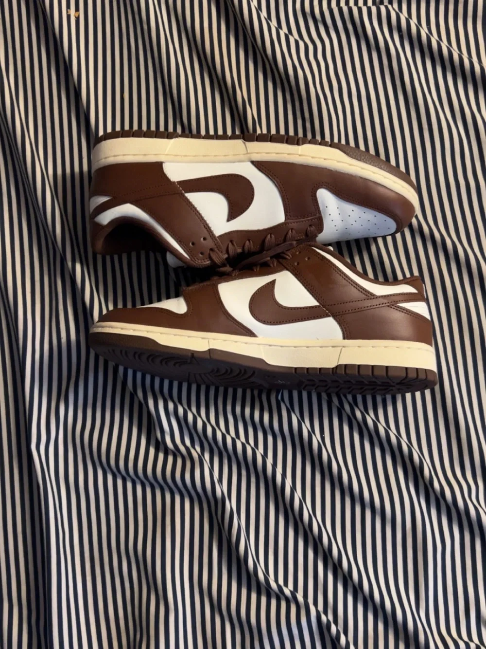Nike Men’s Low Top Sneakers - Brown & White